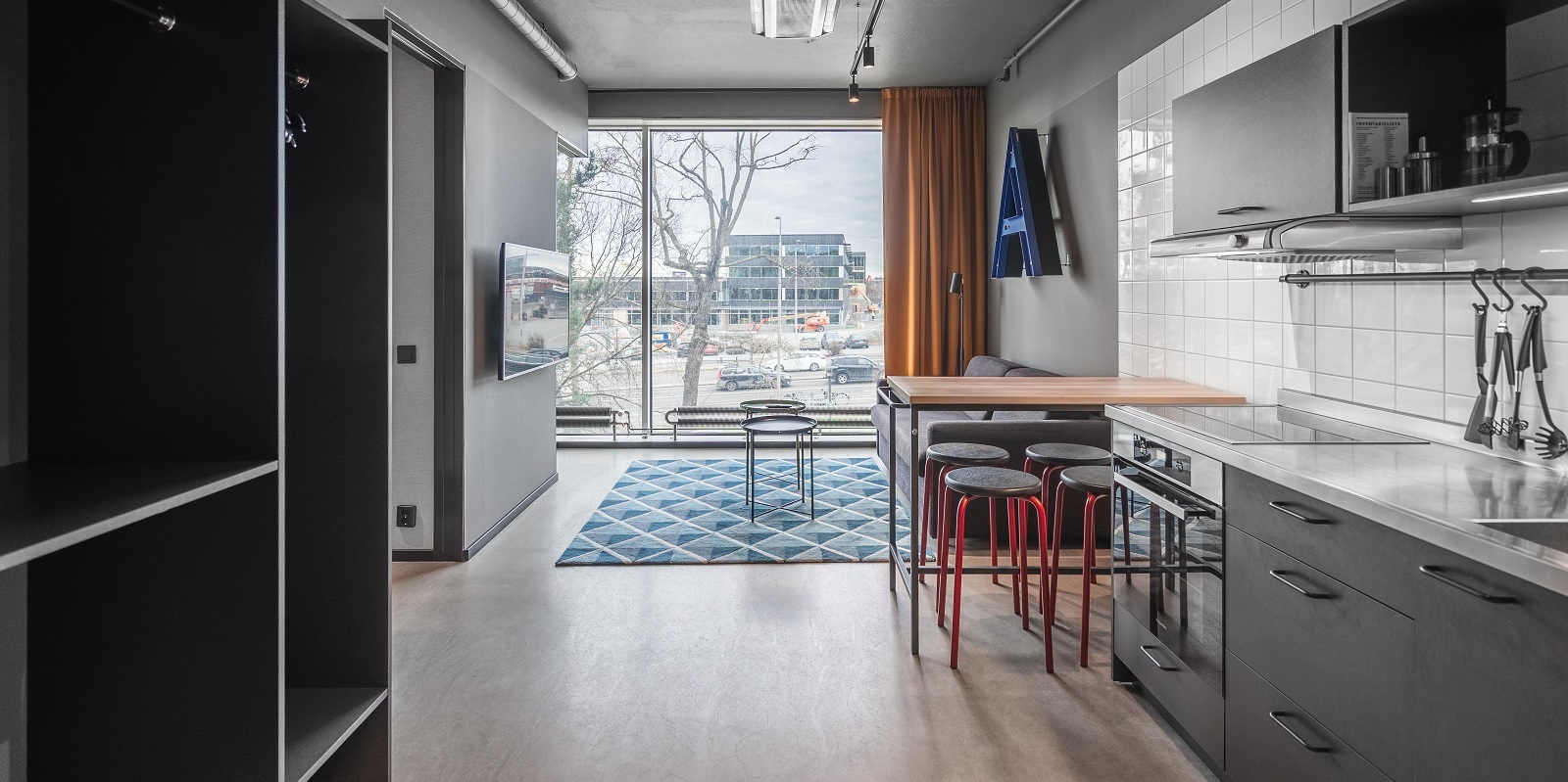 STUDIO APARTMENT LARGE